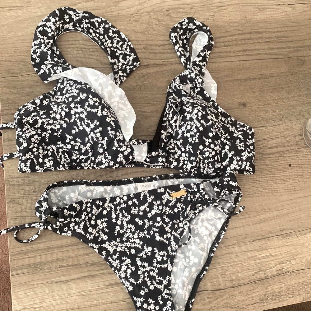 Black and white floral ruffle bathing suit